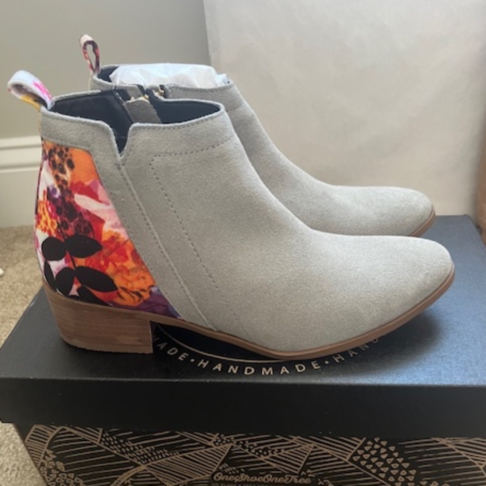 Brand NEW Inkkas New Grey Booties with Colorful Heel - Size 8